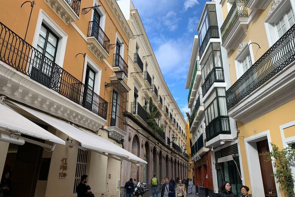 Home Francos 22. Sevilla Kültér fotó